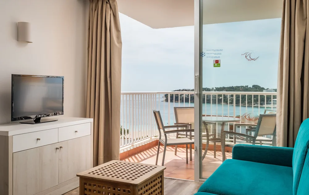 Premium Sea View Apt + Breakfast