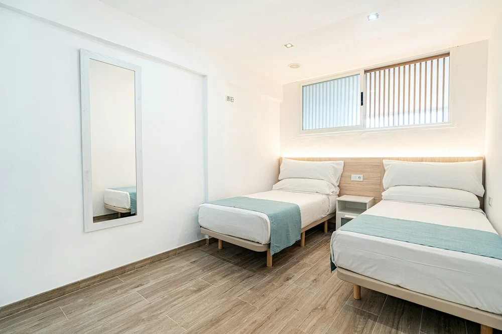Superior Apt at Kensington Econotels - Adults Only