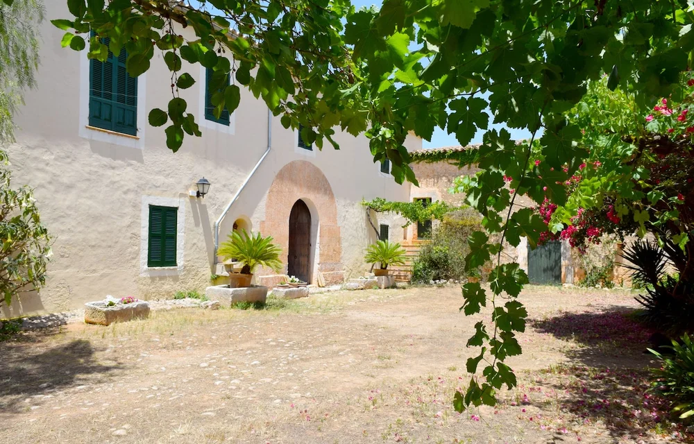 Biniaco, amazing villa with big pool