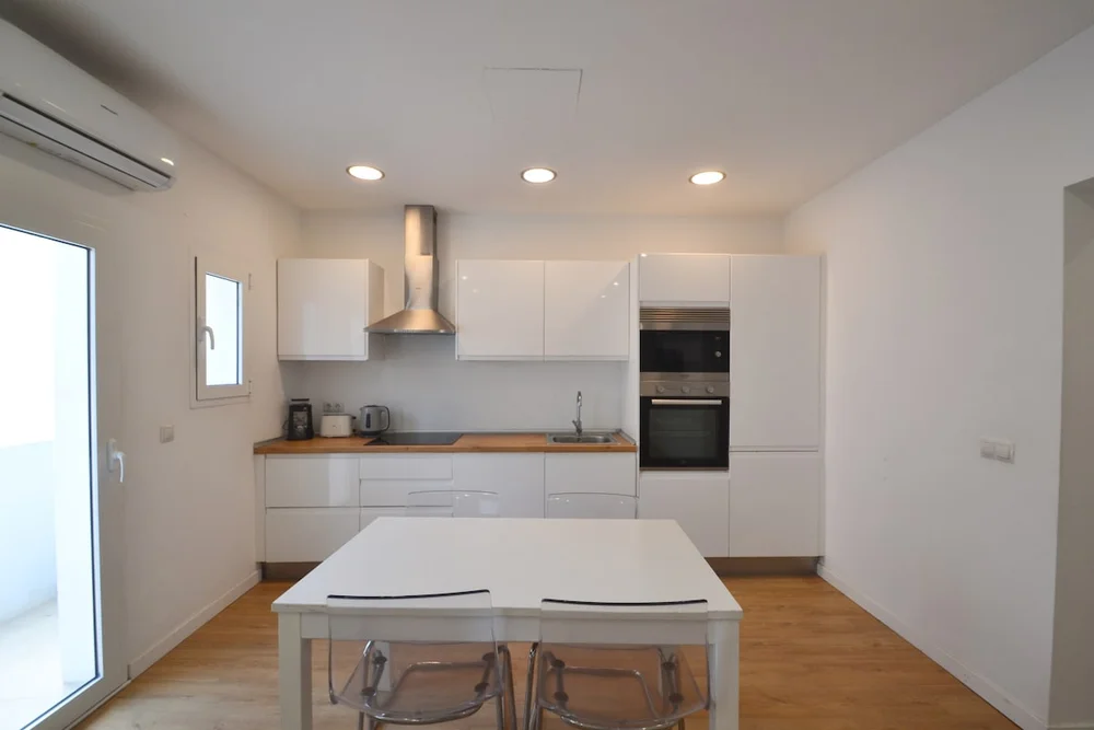 Apartment close to Paseo de la Blanquerna.