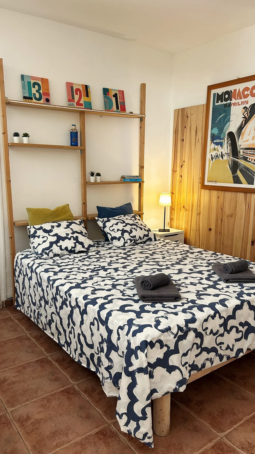Studio Apartment - a stone's throw from the sea.
