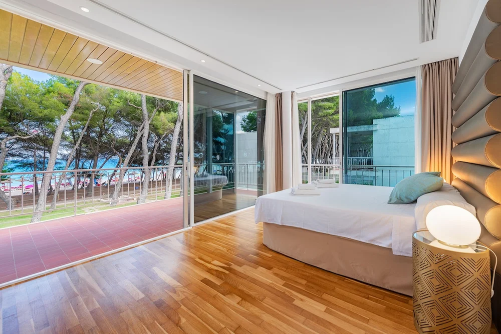 Villa Ocean - Beachfront Villa, Pool & Sea Views
