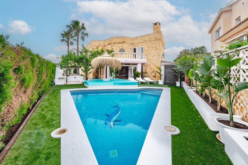 Villa Pinky House