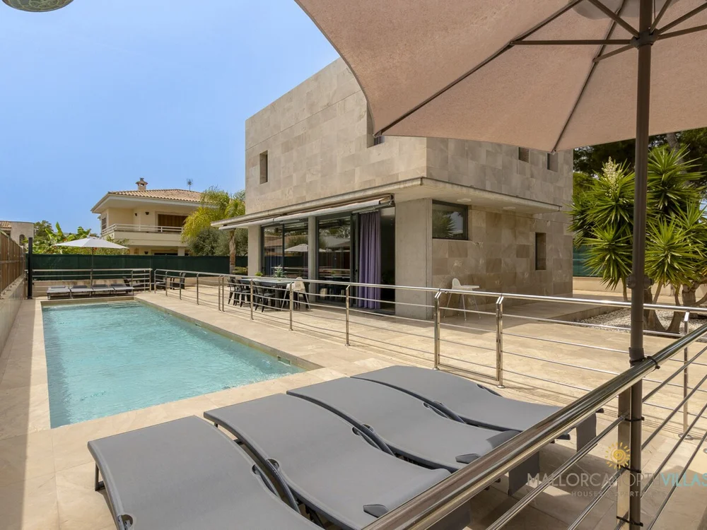Villa Iola: Modern House in Platja de Muro