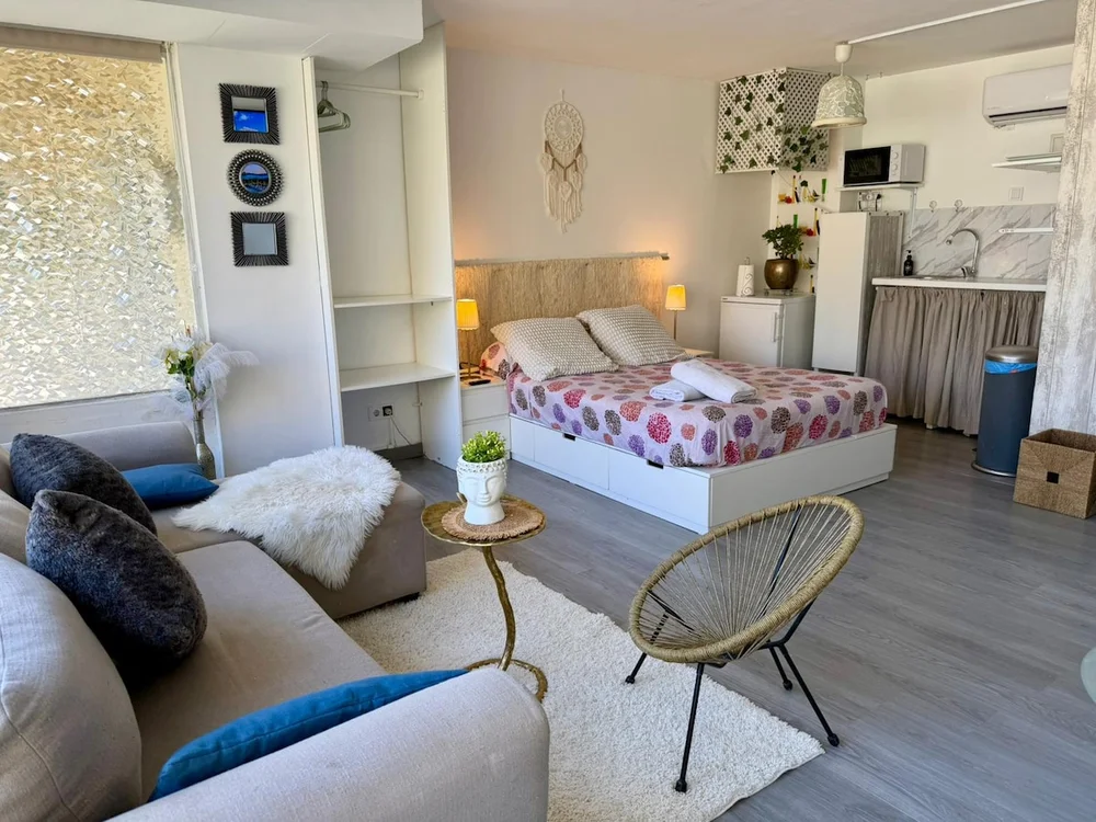 Modern apartment near the sea