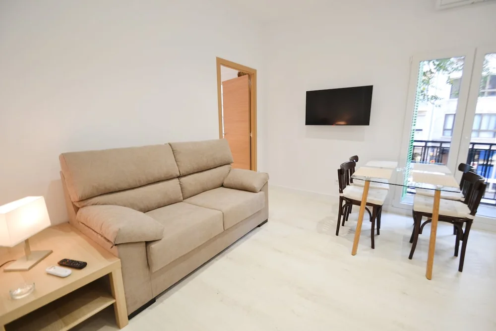 Apartment in the center, near Paseo Blanquerna