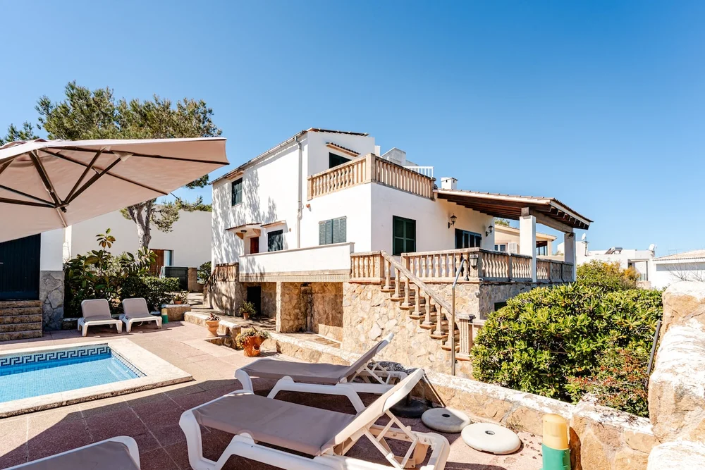 Private Pool, Sea & Mountain View. 9 beds 5 rooms