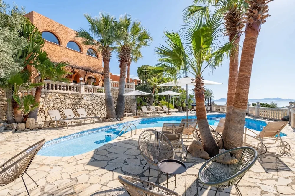Hilltop Villa with Panoramic Views over Two Bays