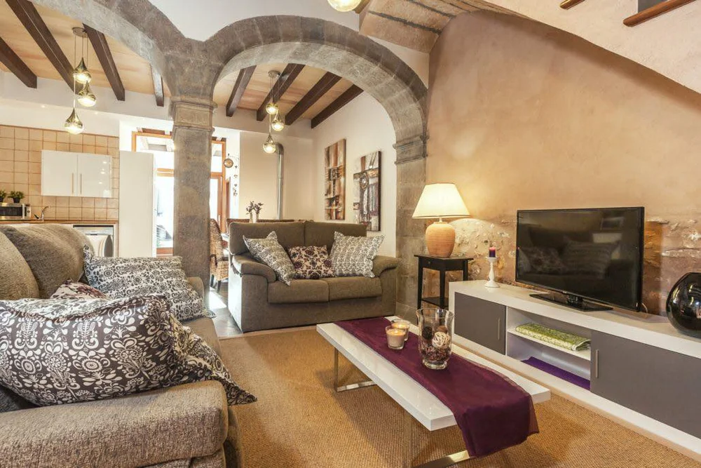 CAN BODEGUITA · House with a private pool and BBQ