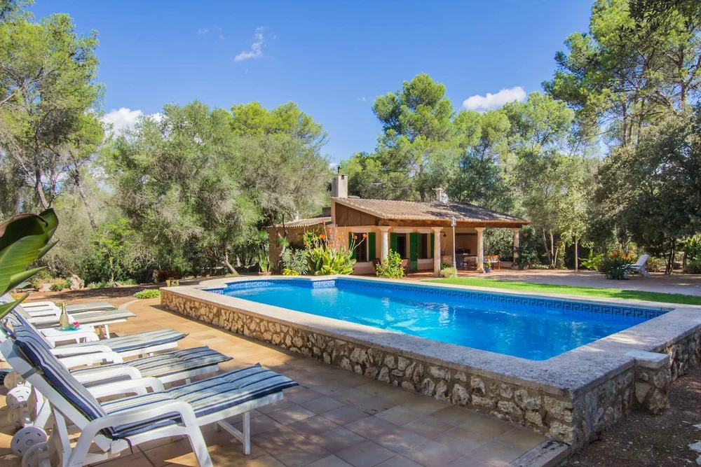 Majoral - Pretty traditional house with pool