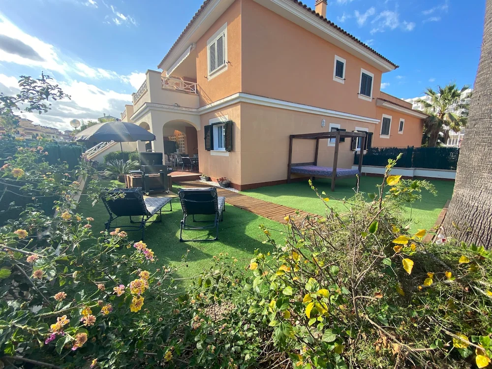 Can Guerrero is located 500 meters from the beach 🏝