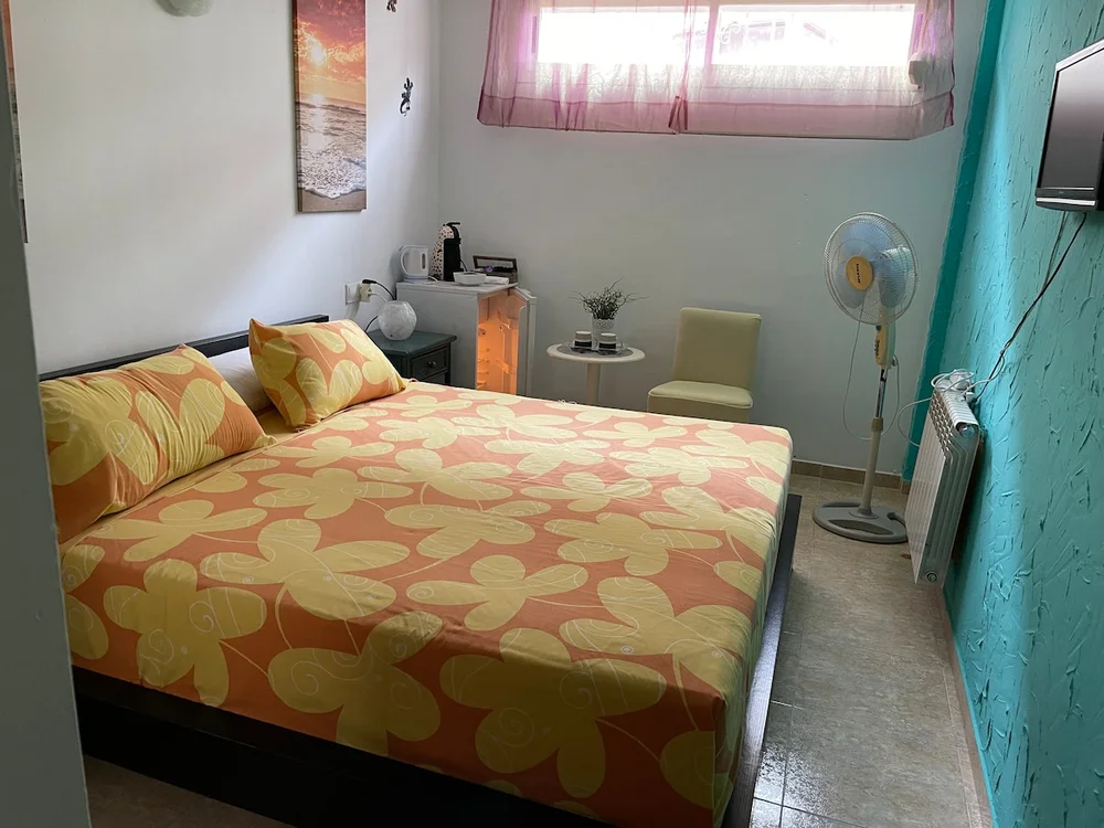Centrally located room and close to all amenities