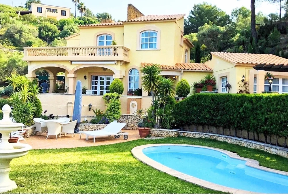 Casa Amarilla