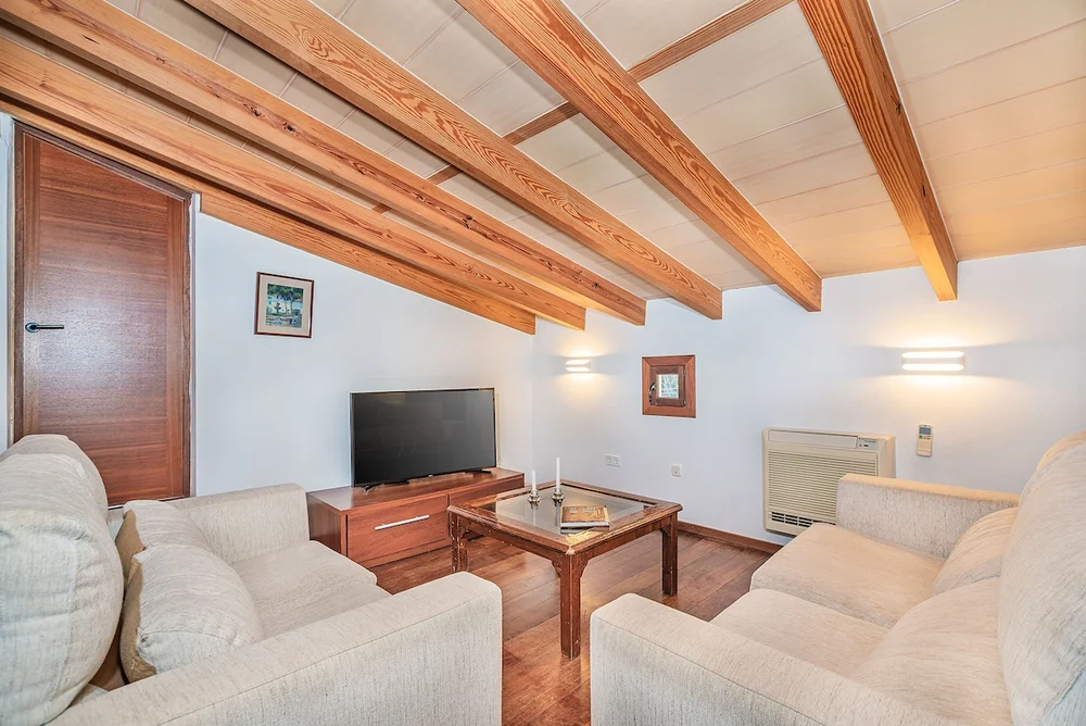 A very quiet area with a large garden, large swimming pool