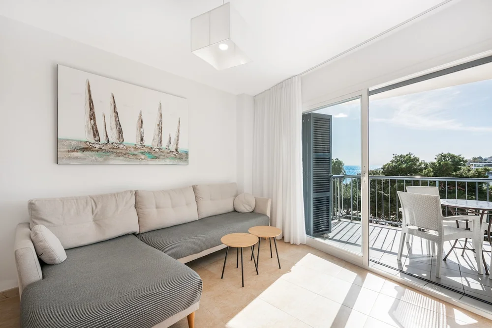 Ocean view apartment 3 - 120 m to the beach
