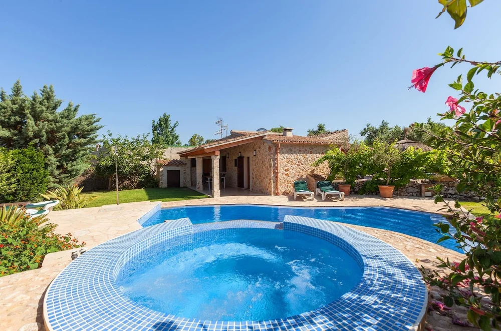 Villa with Private pool and Jacuzi
