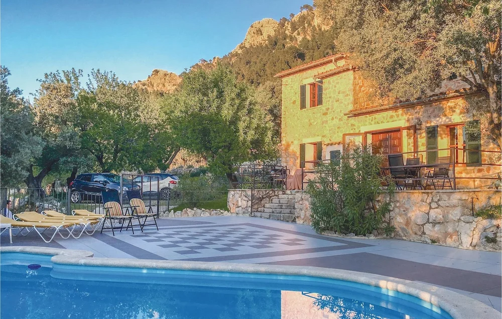 Beautiful home in Estellencs