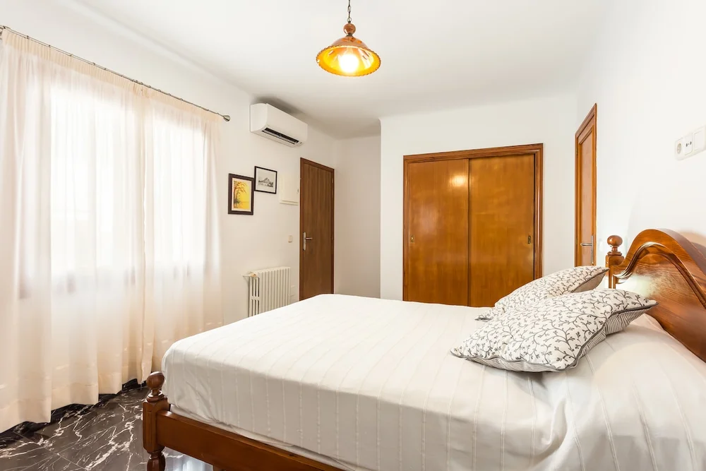 Villa Bali Pool, 5 min Beach & Marina, Sleeps 15
